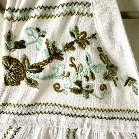 CJ Banks Green Floral Embroidered Tank Top Size 2X Boho Coastal Festival - Picture 4 of 13